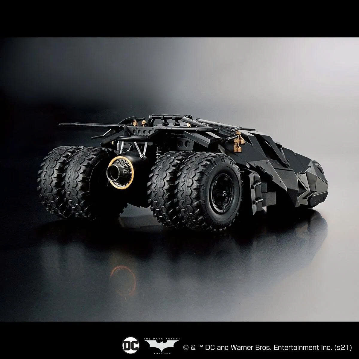 MÔ HÌNH LẮP RÁP XE 1/35 SCALE MODEL KIT BATMOBILE (BATMAN BEGINS Ver.) Thumbnail