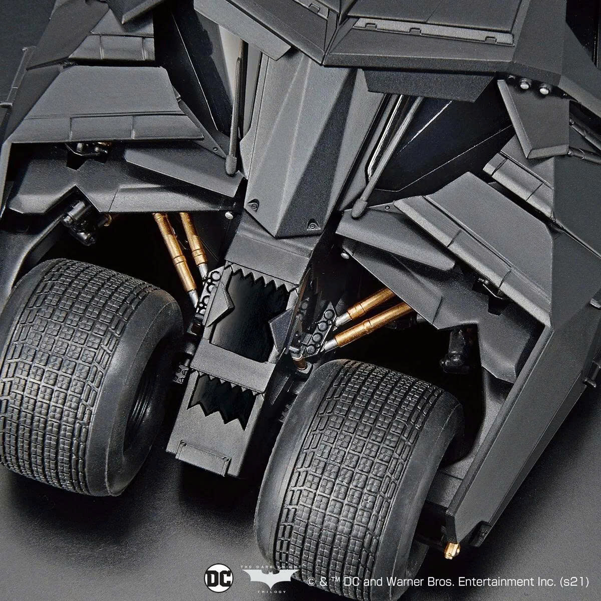 MÔ HÌNH LẮP RÁP XE 1/35 SCALE MODEL KIT BATMOBILE (BATMAN BEGINS Ver.) Thumbnail